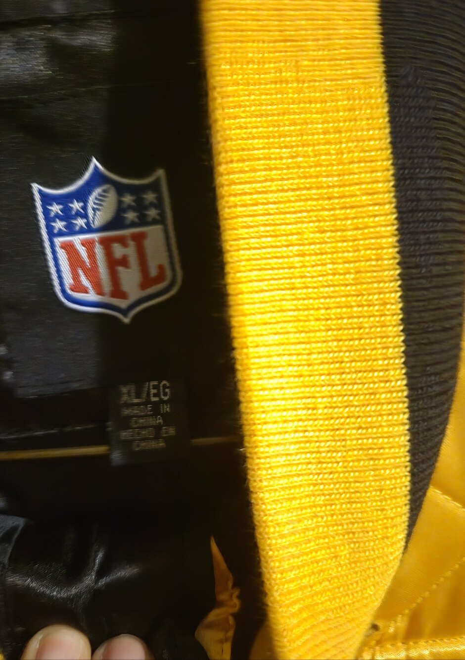 NWOT Men's Pittsburgh Steelers Black and Gold Quilted Vest - Picture 2 of 3